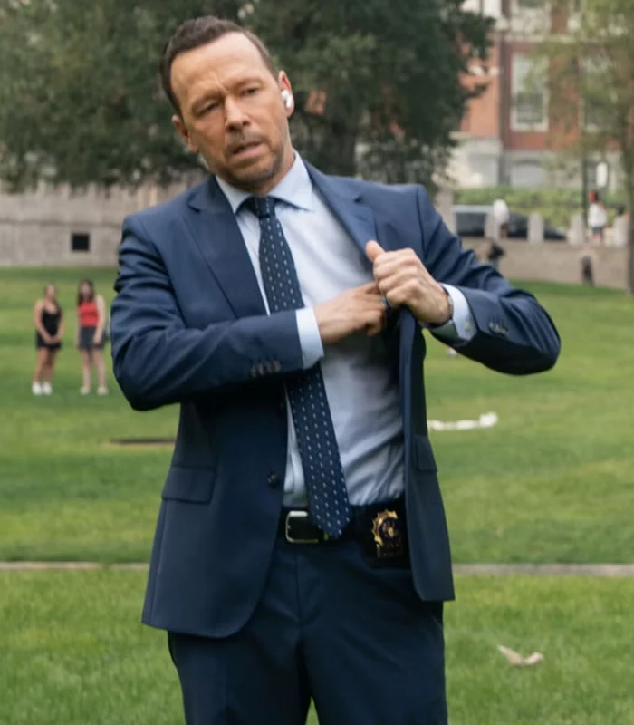 Donnie Wahlberg Boston Blue S01 Blue Suit