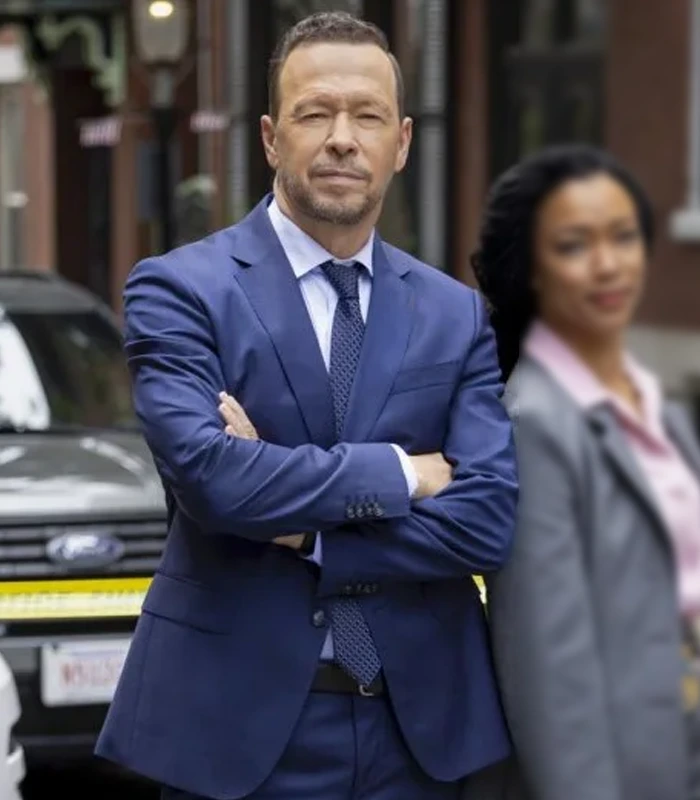 Donnie Wahlberg Boston Blue S01 Blue Suit
