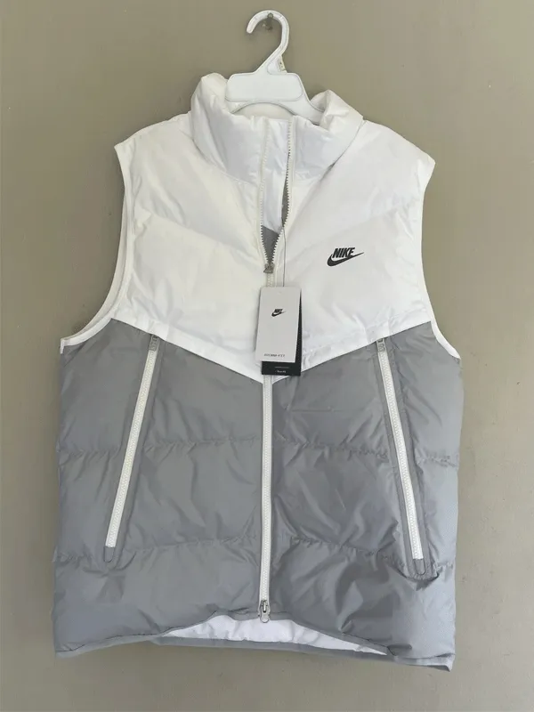 11 Rappeurs à Suivre Menace Santana Windrunner Puffer Vest - Image 3