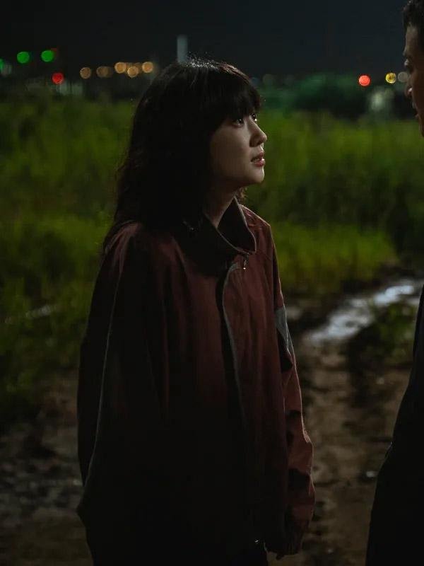 Park Eun-bin Hyper Knife Red Jacket - Image 2