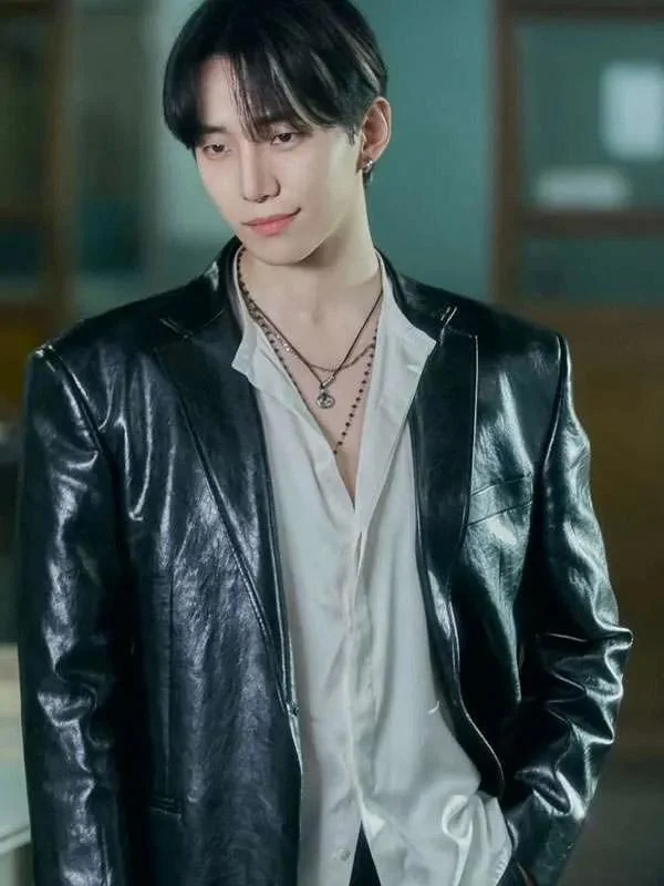 Typhoon Family 2025 Lee Jun-ho Leather Blazer - Image 3