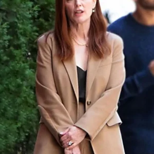 Sharper Julianne Moore Blazer
